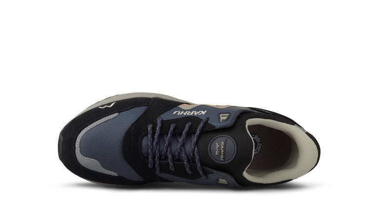 Aria 95 | Men Karhu KARHU Aria 95 Caviar / Vintage Khaki F803118 Sneakers